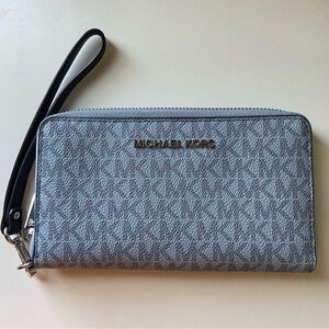 blue michael kors jet set wrislet wallet